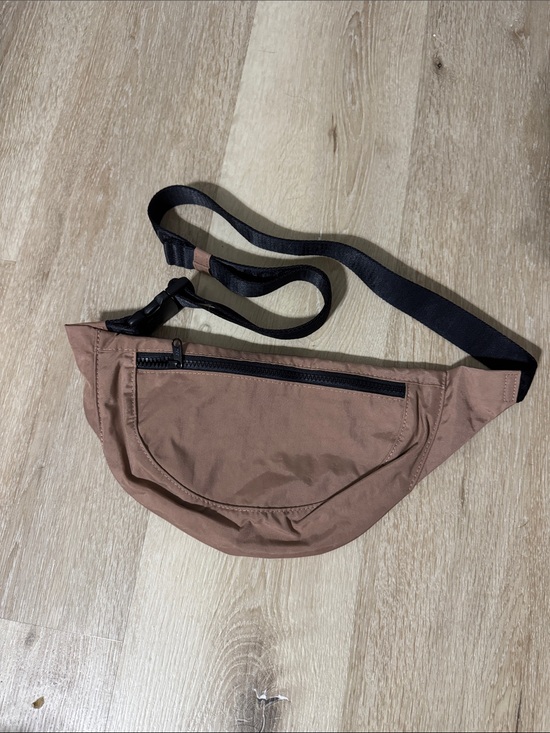 BAGGU Other - Baggu Crescent Brown Fanny Belt Bag